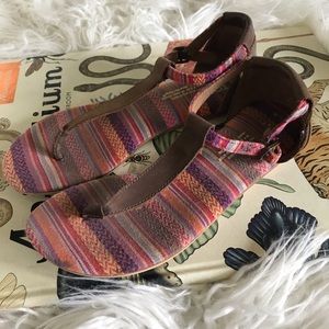 Tom’s Multicolor and brown leather thong sandals‎